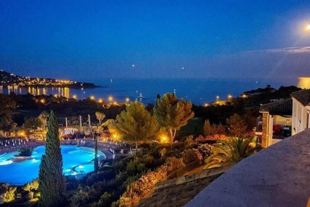 Superbe Appartement Village Cap Esterel 4P Climatise Saint-Raphael (Var) Exterior foto