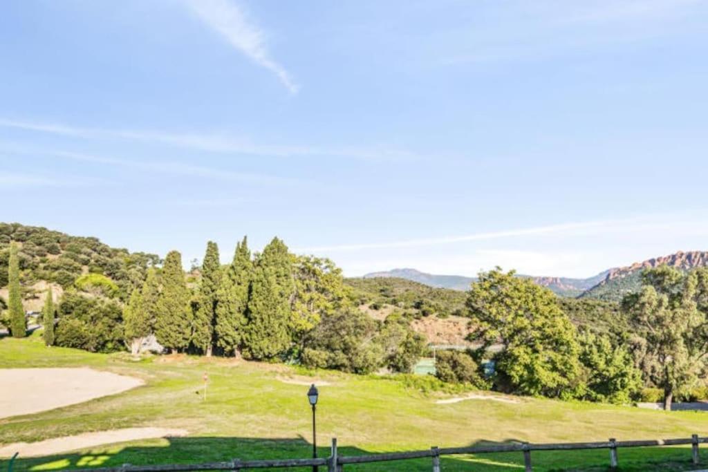Superbe Appartement Village Cap Esterel 4P Climatise Saint-Raphael (Var) Exterior foto